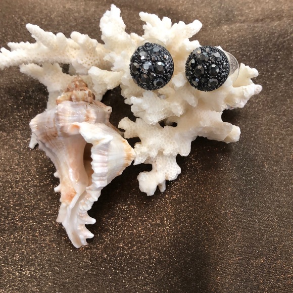 3/$20 5 Pairs of fashion Earrings for Pierced Ears - Picture 5 of 6